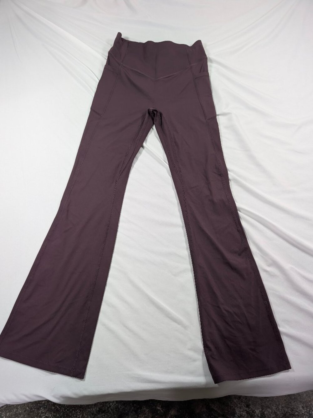 NWT Halara UltraSculpt Crossover Flare Leggings Ruched Butt Plum Medium